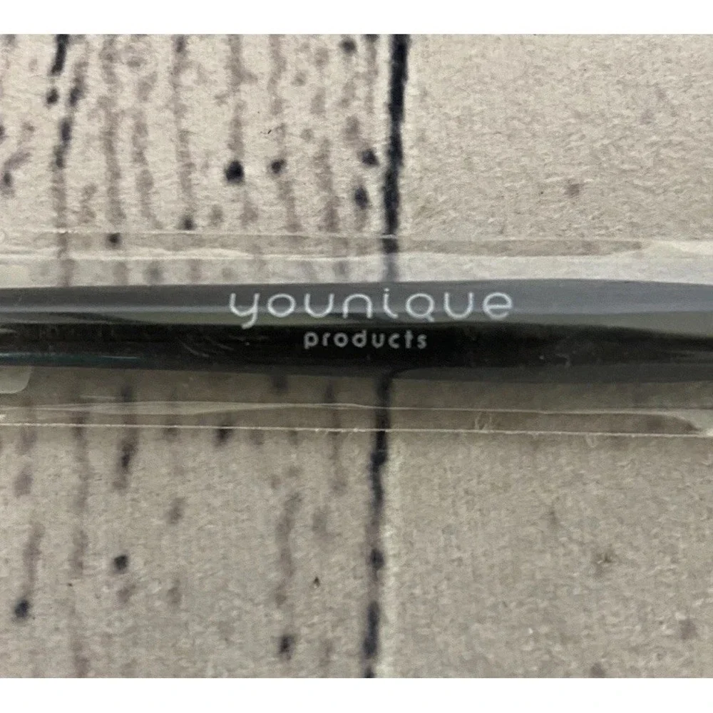 Younique liner shader